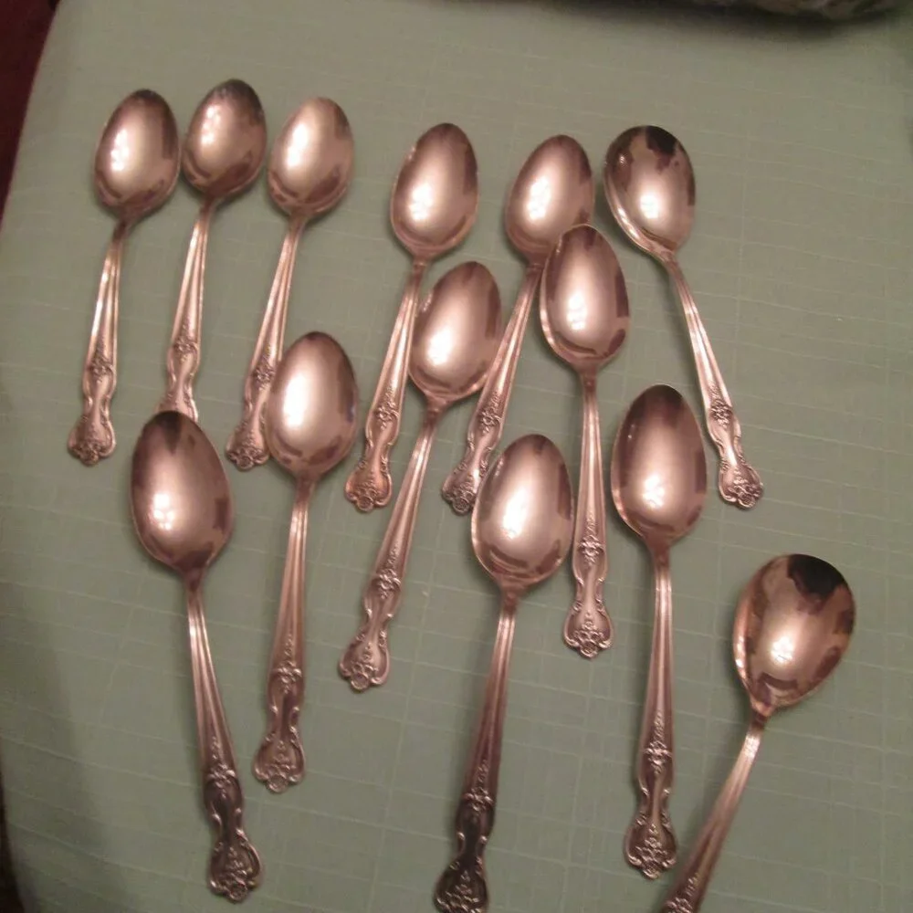 WM ROGERS VINTAGE SILVERWARE SET - Picture 3 of 5